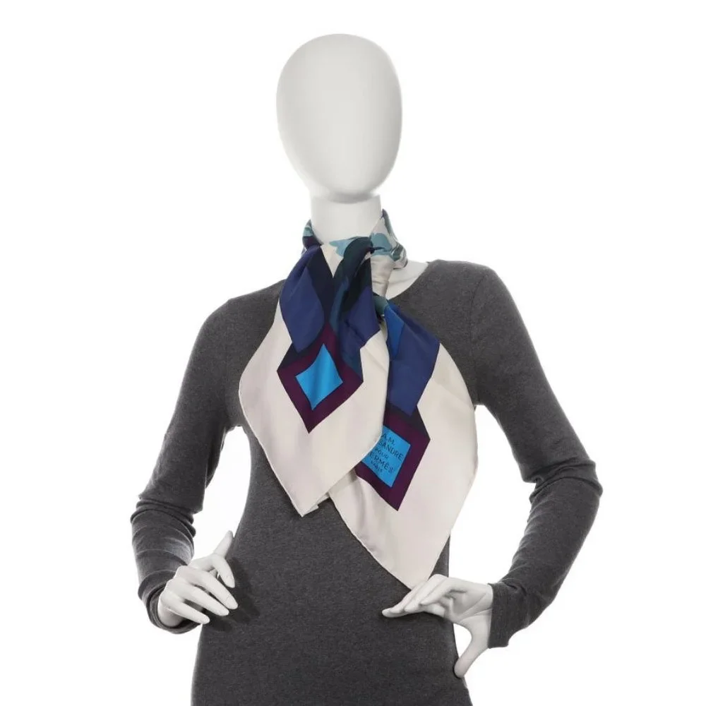 [SOLD] Hermès Perspective II 90 cm Scarf - Picture 2 of 5